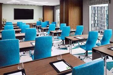 هتل Holiday Inn Dubai Al Maktoum Airport, An Ihg