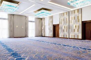 هتل Holiday Inn Dubai Al Maktoum Airport, An Ihg