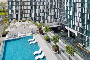 هتل Holiday Inn Dubai Al Maktoum Airport, An Ihg
