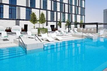 هتل Holiday Inn Dubai Al Maktoum Airport, An Ihg