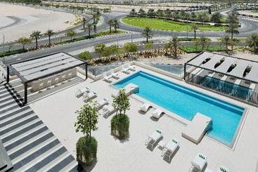 هتل Holiday Inn Dubai Al Maktoum Airport, An Ihg