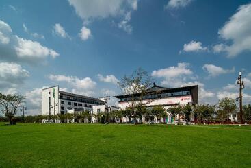هتل Holiday Inn Express Pinghu, An Ihg