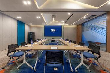 هتل Holiday Inn Express Pinghu, An Ihg