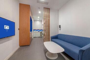 هتل Holiday Inn Express Pinghu, An Ihg