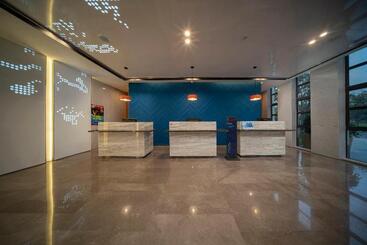 هتل Holiday Inn Express Pinghu, An Ihg