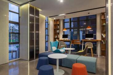 هتل Holiday Inn Express Pinghu, An Ihg