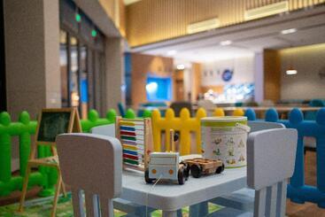 هتل Holiday Inn Express Pinghu, An Ihg