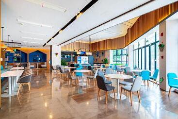هتل Holiday Inn Express Pinghu, An Ihg