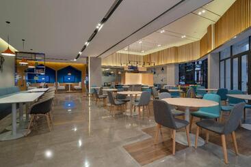 هتل Holiday Inn Express Pinghu, An Ihg