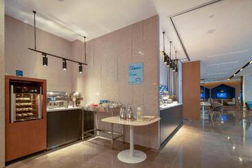 هتل Holiday Inn Express Pinghu, An Ihg