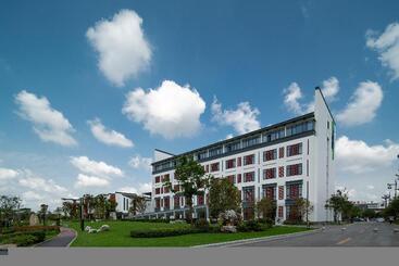 هتل Holiday Inn Express Pinghu, An Ihg