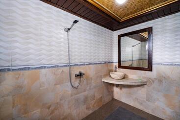 هتل Ketut Losmen Bungalows Lembongan