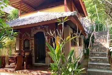 هتل Ketut Losmen Bungalows Lembongan