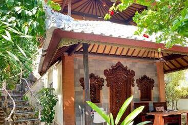 هتل Ketut Losmen Bungalows Lembongan