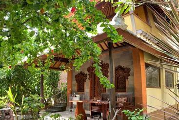 هتل Ketut Losmen Bungalows Lembongan