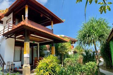 هتل Ketut Losmen Bungalows Lembongan