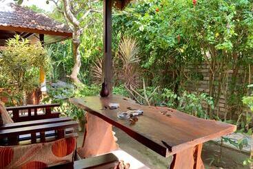 هتل Ketut Losmen Bungalows Lembongan