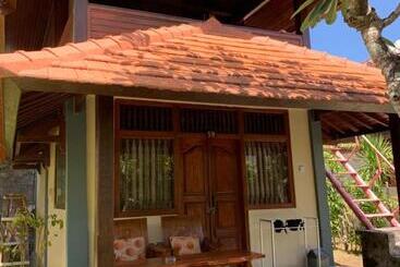 هتل Ketut Losmen Bungalows Lembongan