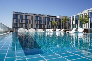 هتل Staybridge Suites Dubai Al Maktoum Airport, An Ihg