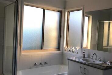 Cowes Holiday Haven   Property 1