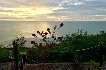 هتل Eden Bay Eco Lodge
