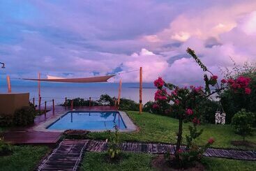 هتل Eden Bay Eco Lodge