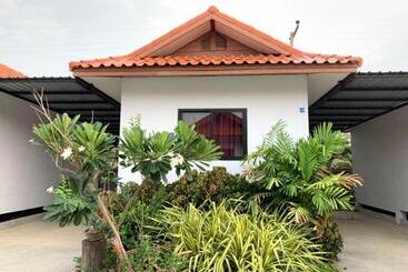 هتل Nangrong Garden Home