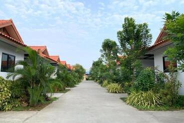 هتل Nangrong Garden Home
