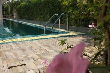هتل Nangrong Garden Home