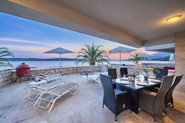 Livingstone Beach House