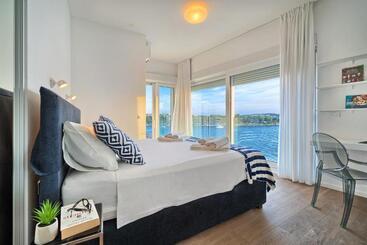 Livingstone Beach House