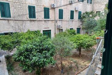 پانسیون Jr Luxury Guesthouse