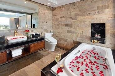 Ravatel Luxury Hotel Bac Giang