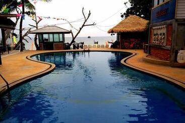 هتل Sunset Buri Hostel