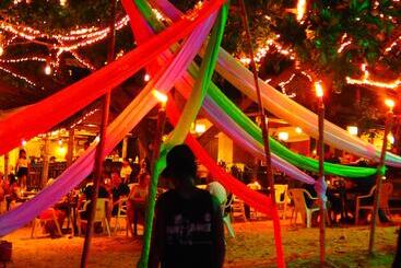 هتل Sunset Buri Hostel
