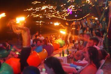 هتل Sunset Buri Hostel