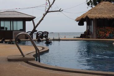 هتل Sunset Buri Hostel