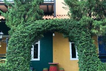 هتل The Color Resort Amphawa