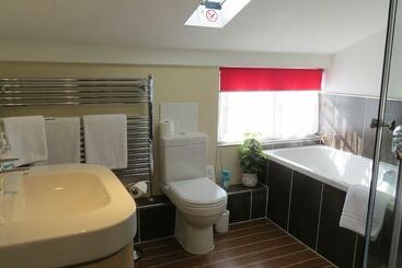 تختخواب و صبحانه Greyhound Cottage