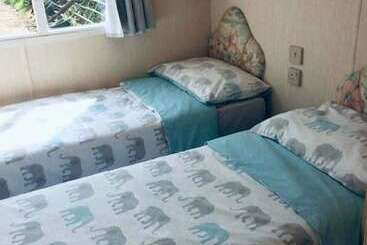 Midden Manor Country Stay On A Working Dairy Farm