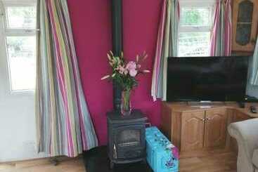 Midden Manor Country Stay On A Working Dairy Farm