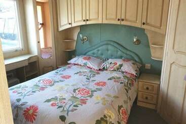 Midden Manor Country Stay On A Working Dairy Farm