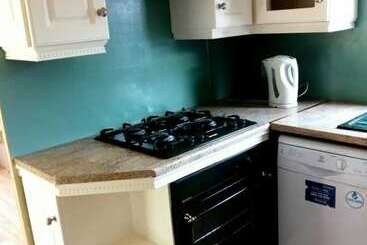 Midden Manor Country Stay On A Working Dairy Farm