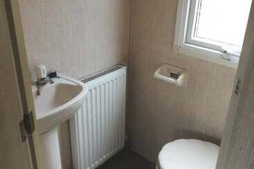Midden Manor Country Stay On A Working Dairy Farm