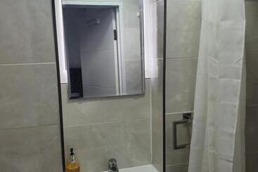 اقامتگاه Beautiful Rooms Shaw St And Pine St