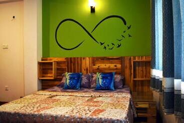هاستل Yog Inn
