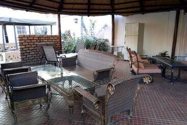 تختخواب و صبحانه Aabiya Lodge