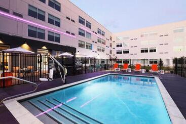 هتل Aloft By Marriott Reno Tahoe International Airport