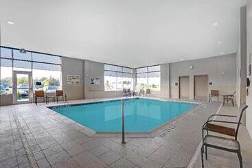 هتل Hampton Inn & Suites By Hilton Belleville