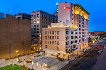 هتل Hilton Garden Inn Flint Downtown